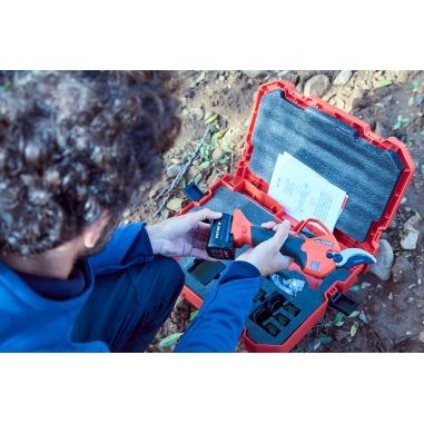 SECATEUR ELECTRIQUE POWERCUT SECONDE GENERATION (EPR238P3B) - COUPE DE 38mm - INCLUS 3 BATTERIES + 1 CHARGEUR TRIPLE - BELLOTA