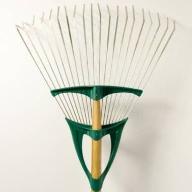 BALAI GAZON - 20 DENTS PLATES ACIER - MANCHE BOISlongueur 150cm, largeur 52cm - LEBORGNE BALAI GAZON - 20 DENTS PLATES ACIER - MANCHE BOISlongueur 150cm, largeur 52cm - LEBORGNE